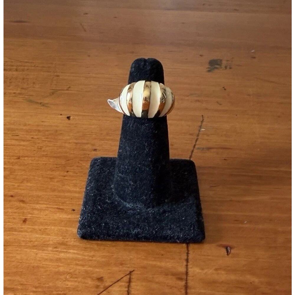 Vintage Signed 18K HGE Gold Plated Cream Enamel Domed Shrimp Ring Size 9